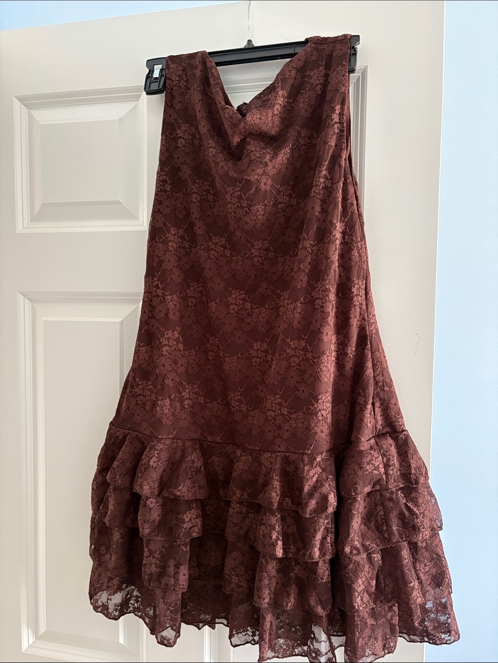 Lace Tiered Midi Dress in Deep brown